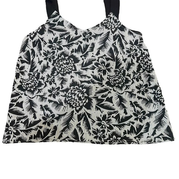 Hagel Women's Floral Print Tie Strap Top Size Medium - Picture 2 of 5